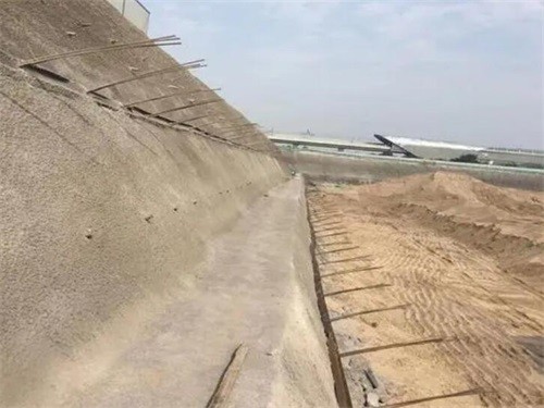 东兴河道边坡加固